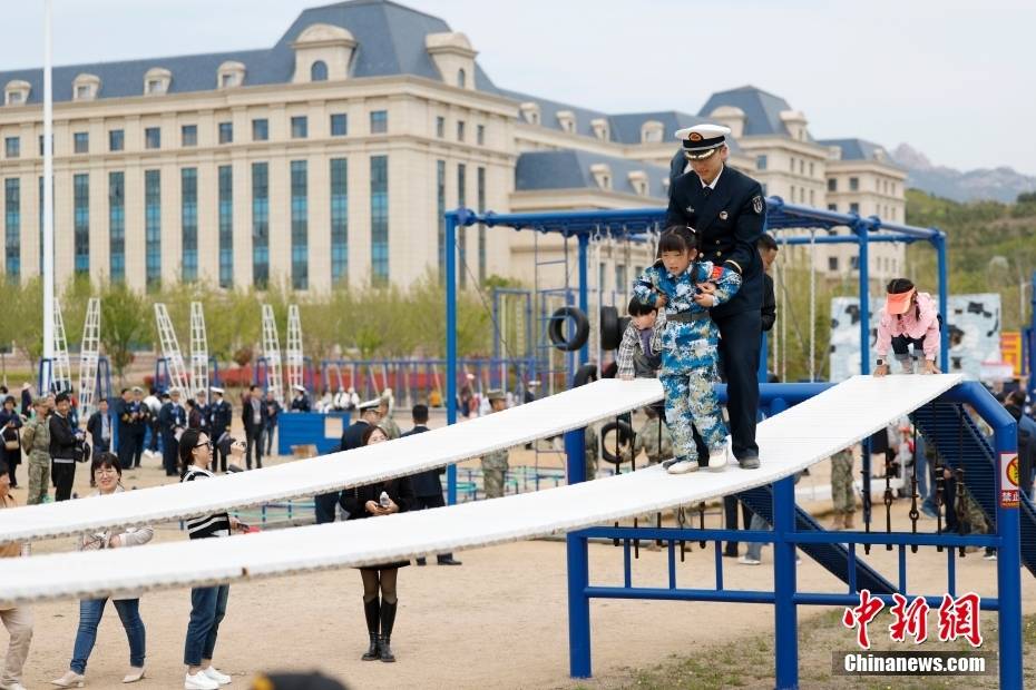 中国海军潜艇学院举行开放活动