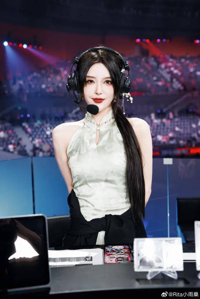 rita展示少有旗袍:这颜值 我兄弟是真的喜欢!