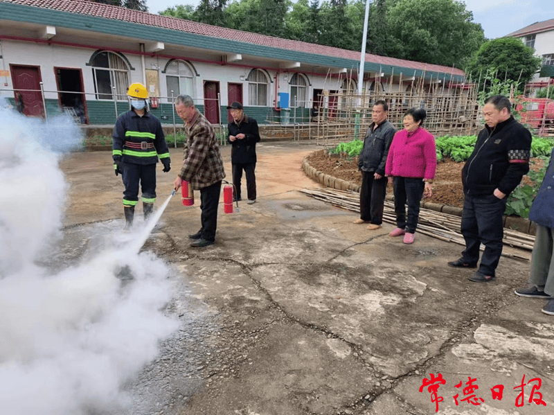 【治本攻坚 安全守底】桃源枫树乡：消防演练防风险 建设平安敬老院 老人 灭火 火焰