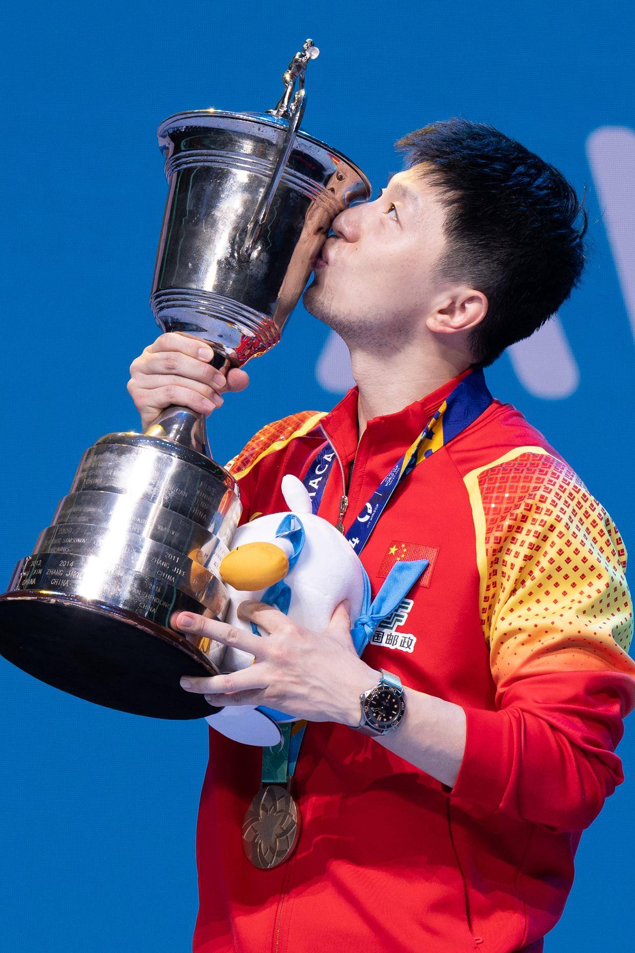 马龙夺得2024年澳门国际乒联世界杯男单冠军(2)