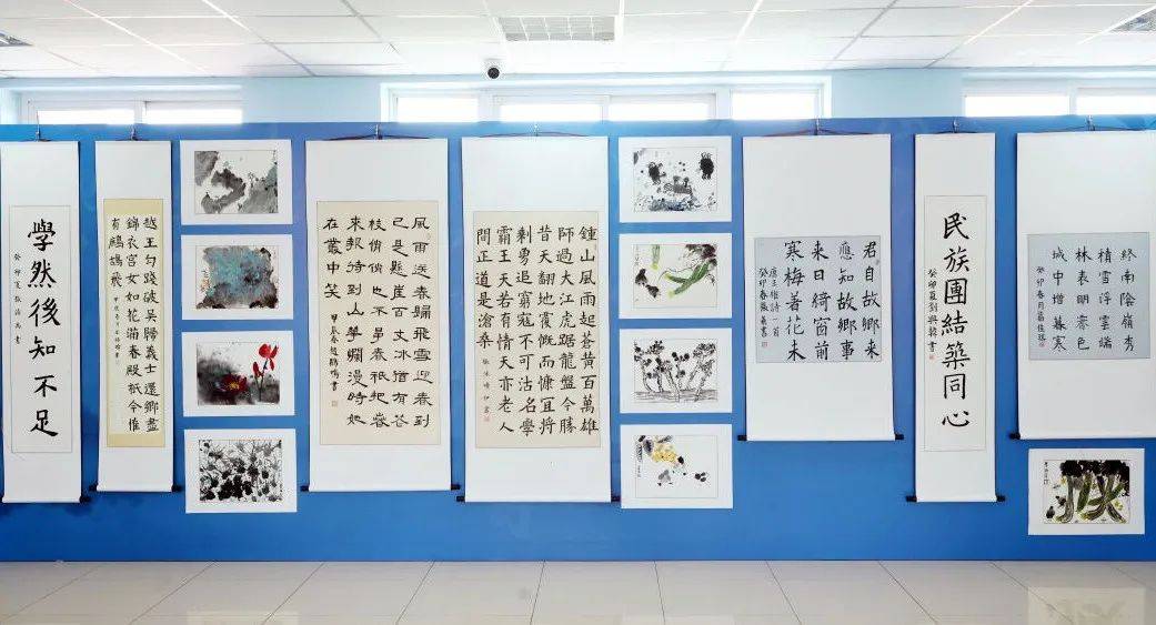 学校美育成果展共展出作品百余件,作品题材丰富,形式多样……生动呈现