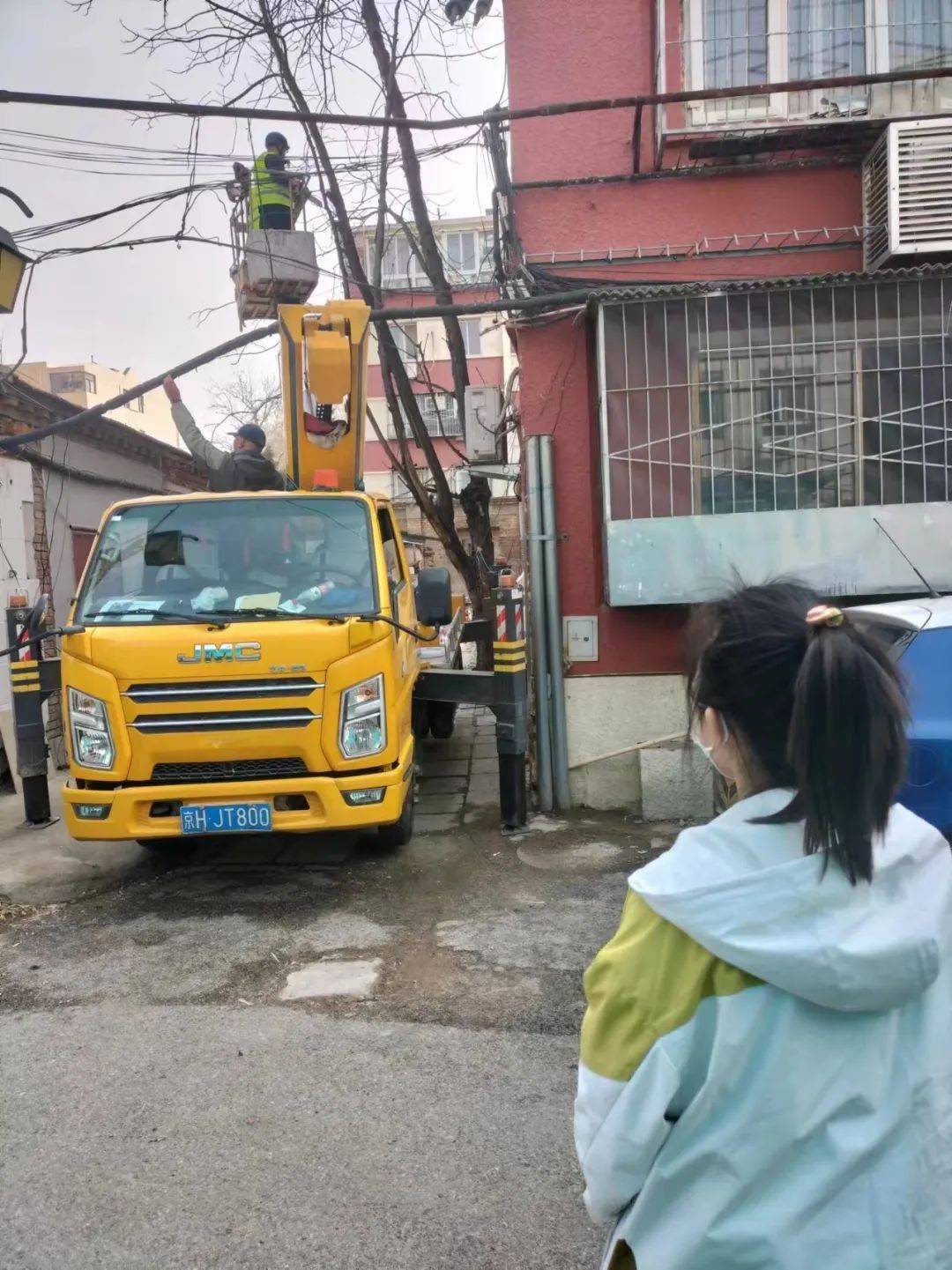 与思考表达对祖国的热爱大学生志愿者对青少年的朗诵进行点评指导表情
