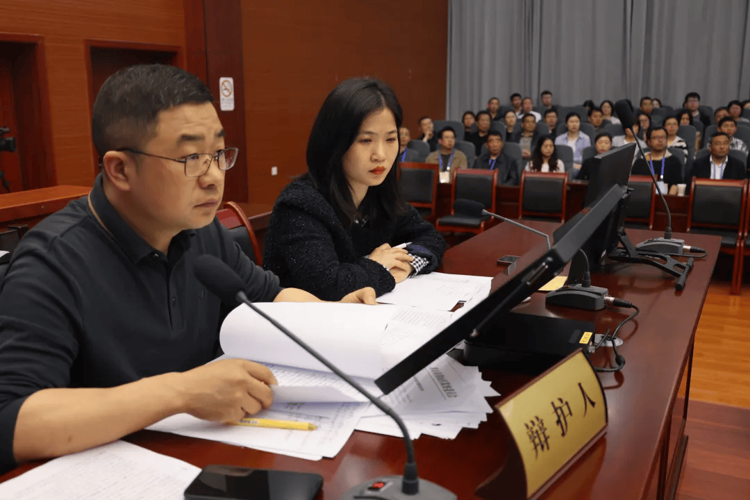 黄山区一干部贪污挪用公款案公开审理