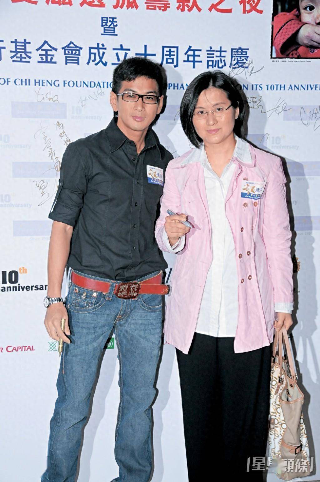 知名港星豪门妻子露面!打扮朴素现幸福肥,亡父50亿身家继承大半