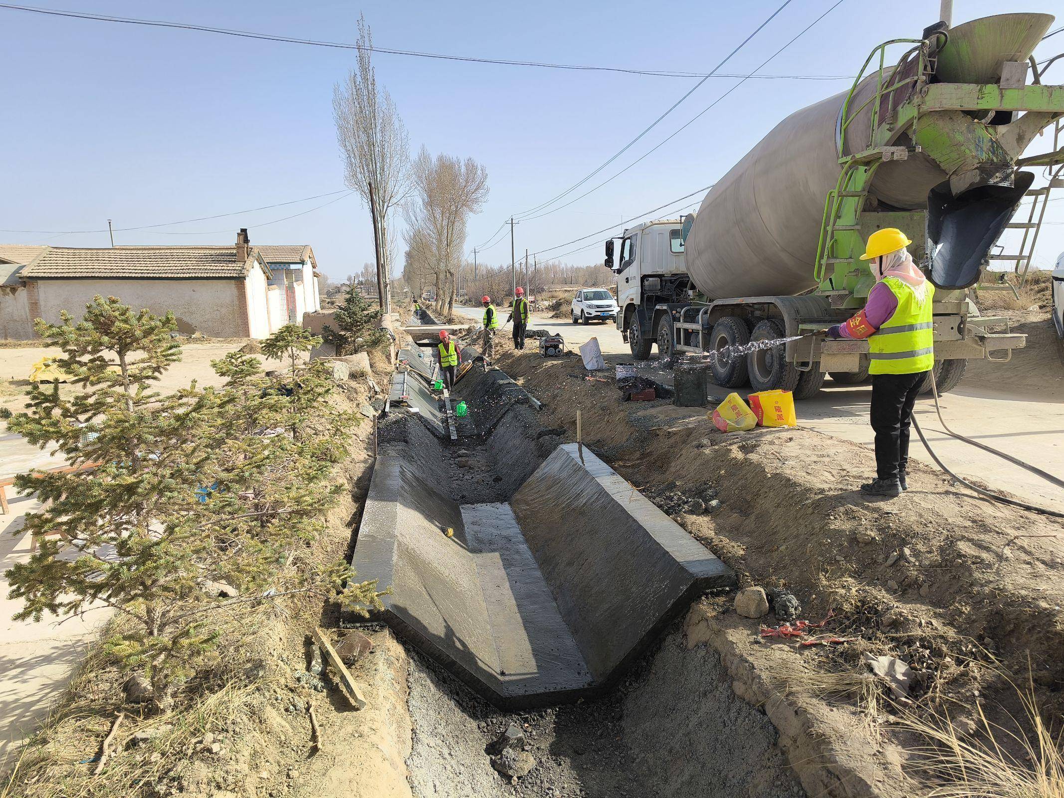 改造项目,完善配套和改造渠系,提高输水效率和农田灌溉水有效利用系数