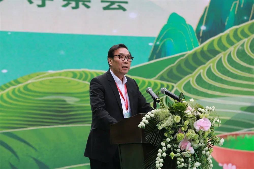 有限公司董事长李文帅,黄鹤楼酒业有限公司董事长许鹏等17名企业家,被