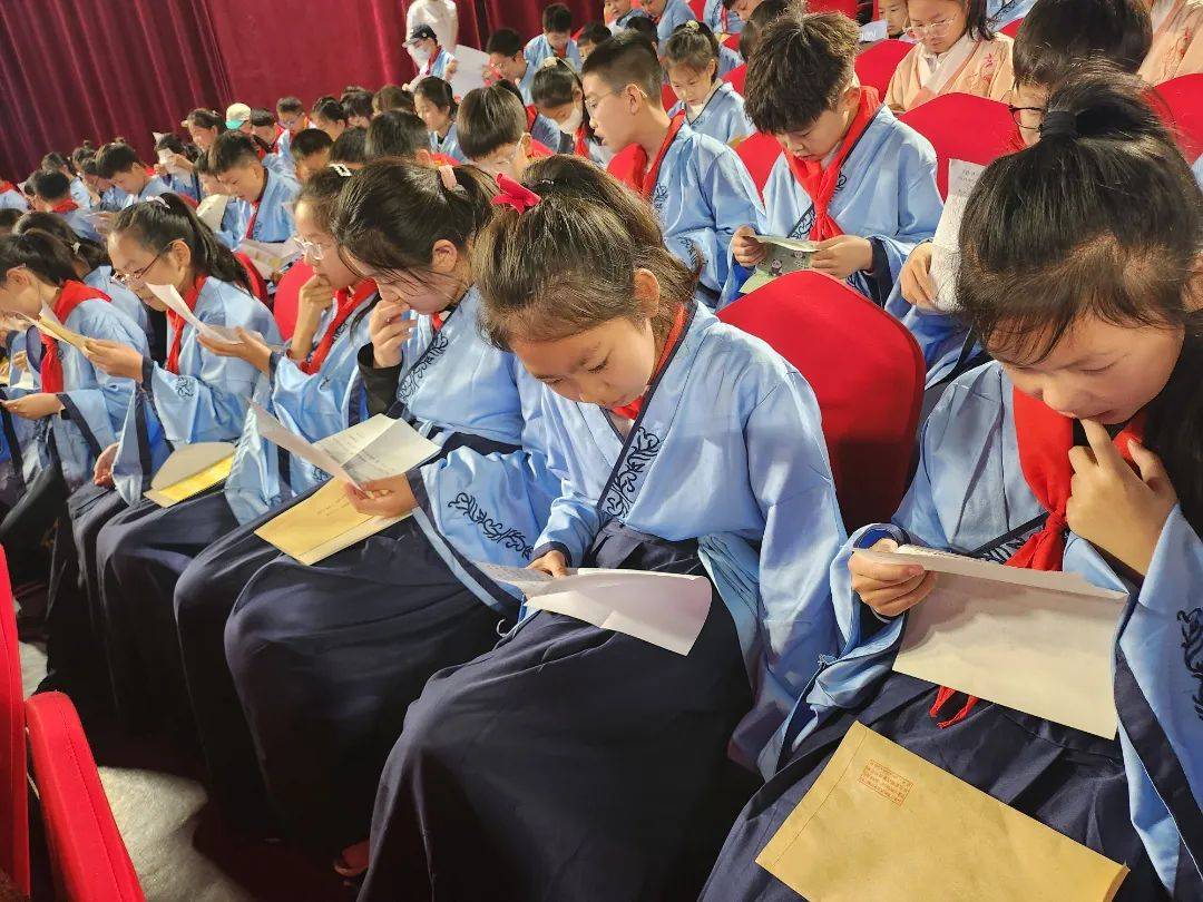 感恩共同成长 探索科技奥秘——泰州实验学校四年级学生十岁成长礼