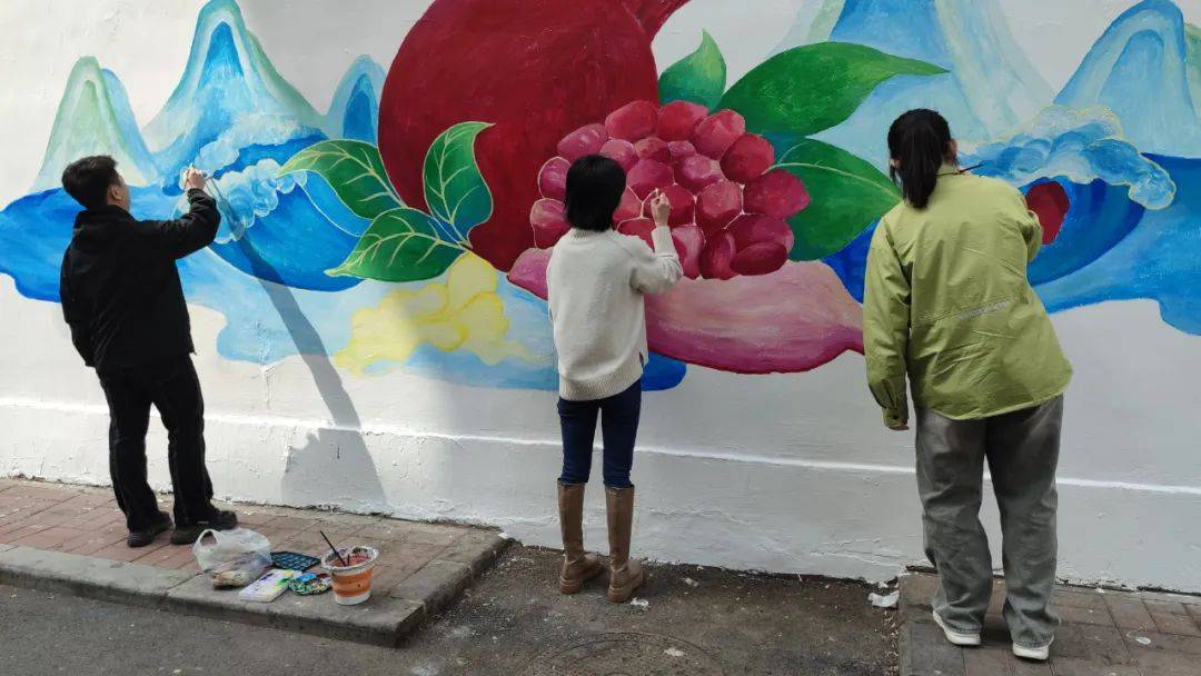 墙画绘就民族团结情