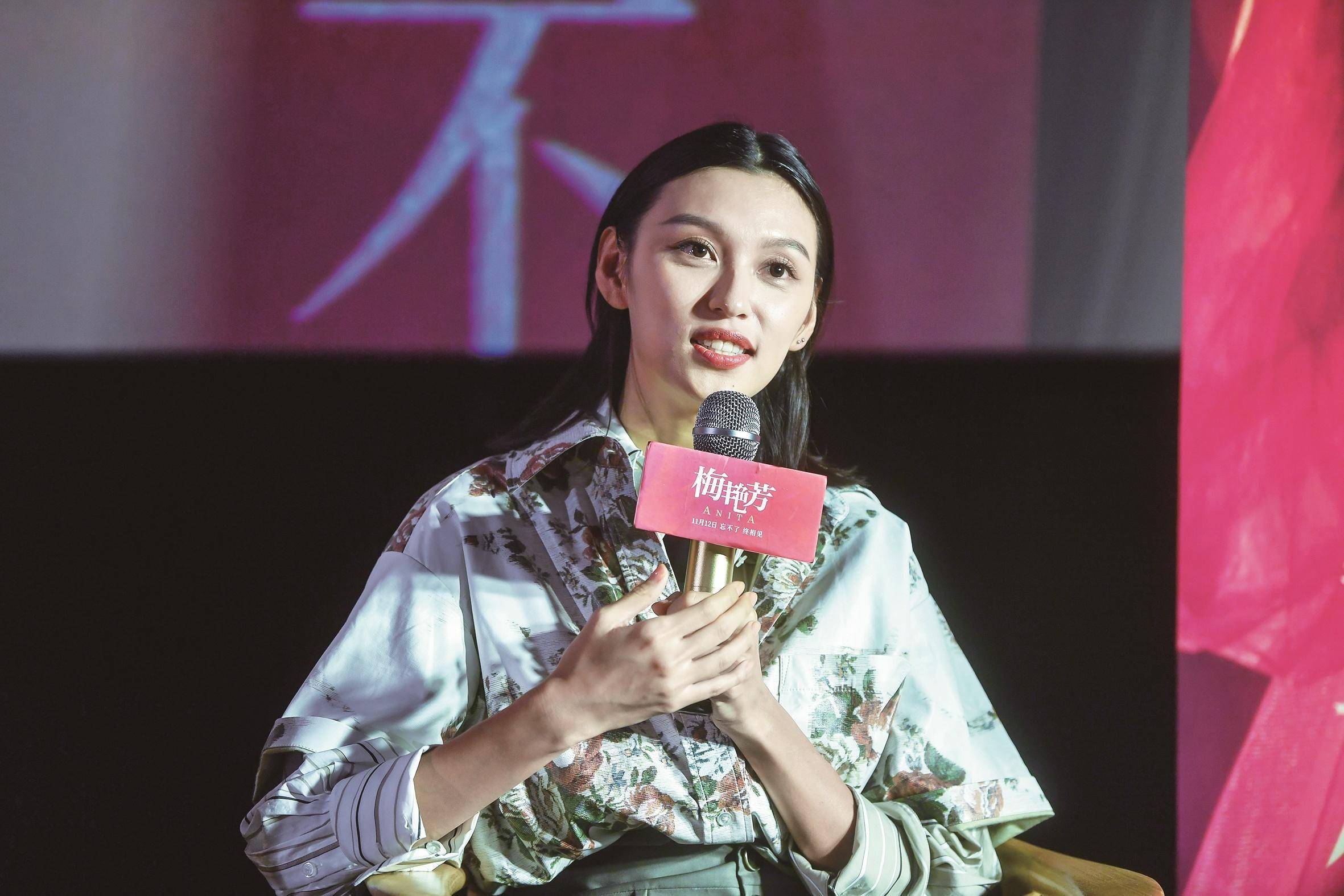 79米山东大妞,移居香港做模特当演员,单亲带女嫁好男人_王丹妮_梅姐