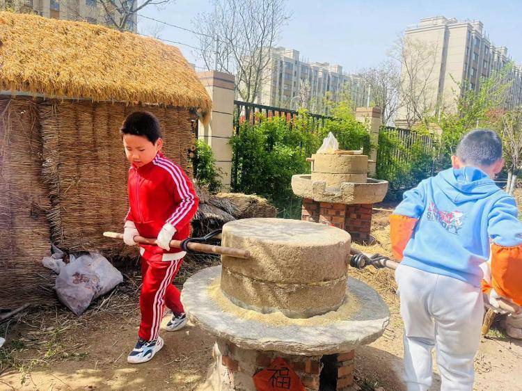 日照经开区向阳路幼儿园开展户外自主游戏观摩研讨活动