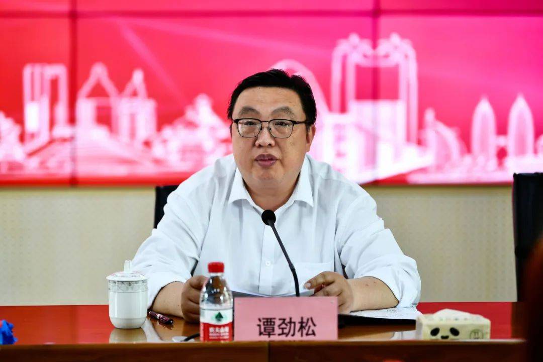 座谈会上,谭劲松从优化服务保障机制,优化法治化营商环境,深度参与