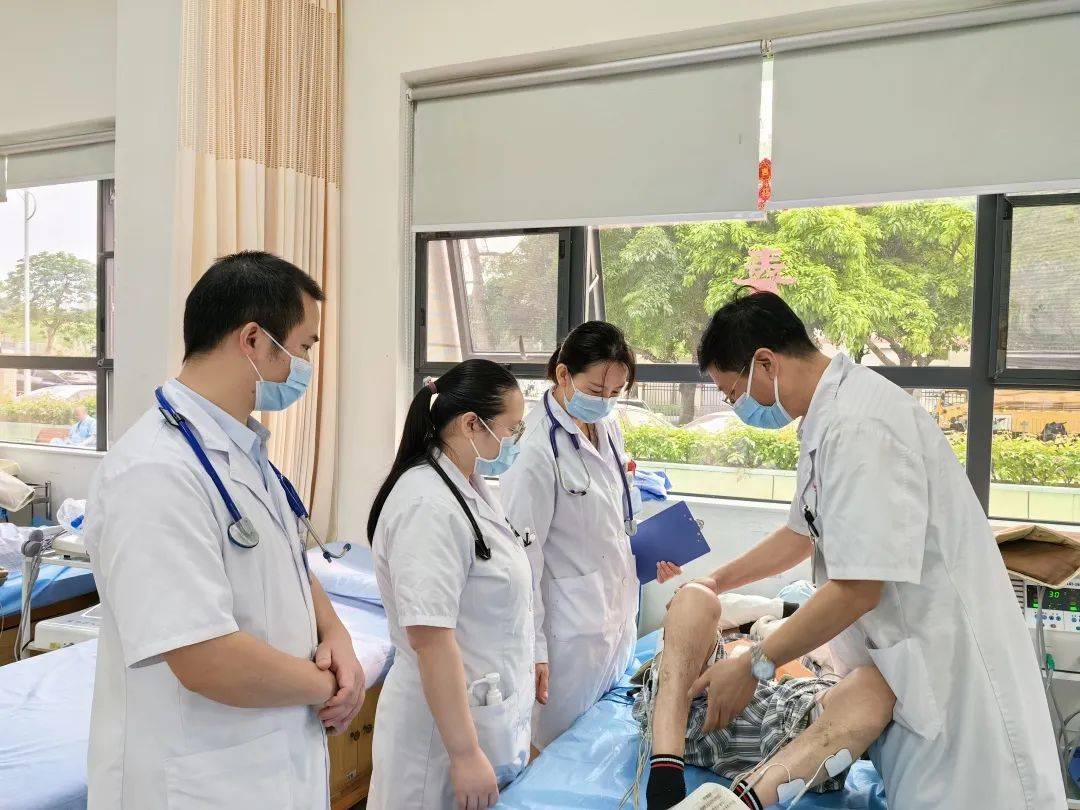 39岁男子工作时从楼梯上摔下,变成"植物人"!来到深圳这家医院后