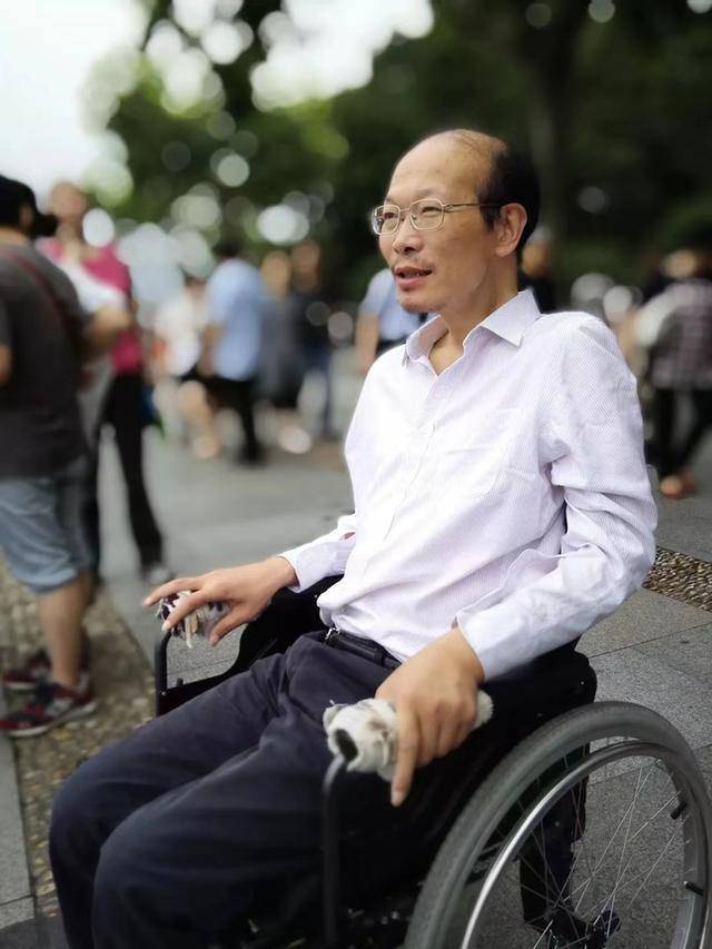 潮评丨"非遗老王":无我的问道者,不屈的扫地僧_王淼_浙江_人生