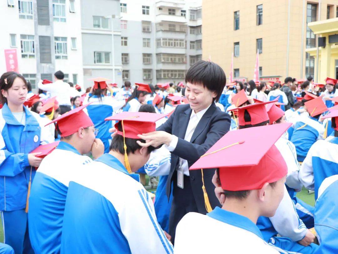 十八而志逐梦想,青春有为向未来——安康育英职校举行2021级学生成人