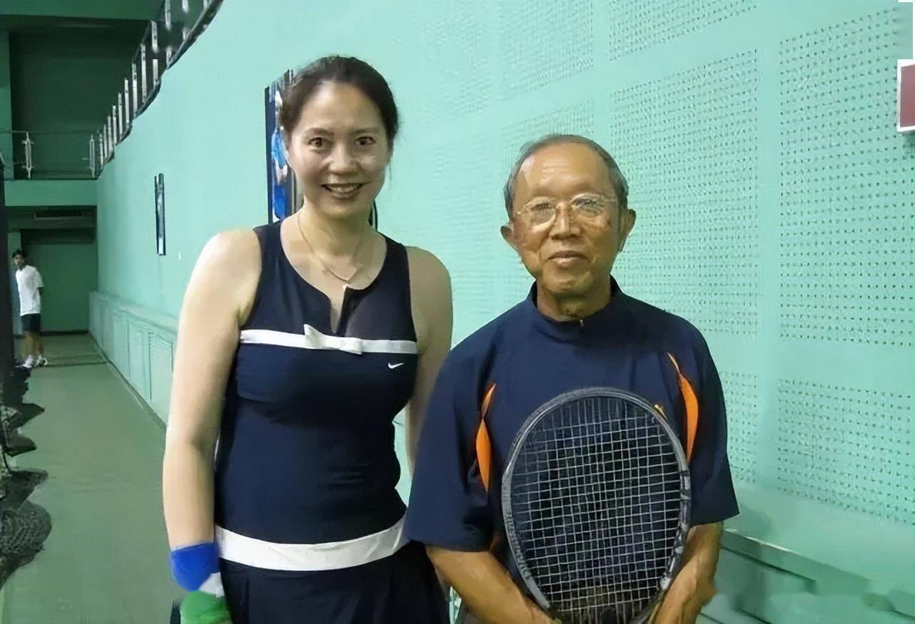 女排,赛前戏耍郎平"叛变"投奔美国,难怪这3位遭抵制_胡娜_比赛_王怡