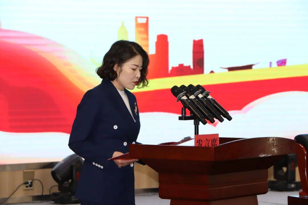 局长张四虎宣读倡议书向县二中,县职专,汉源初中,北川中学授西和县未