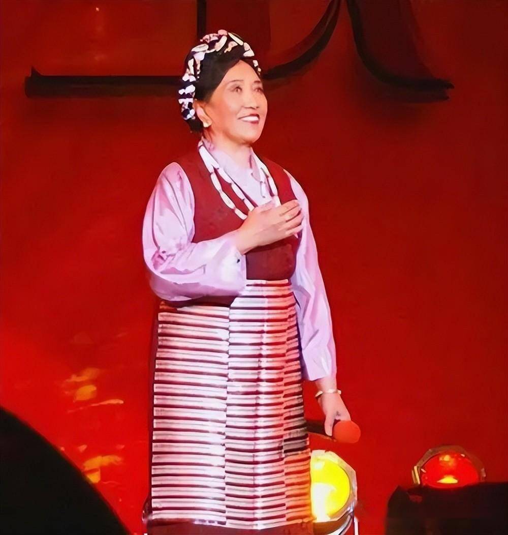 是一名藏族歌手韩红的母亲名叫雍西
