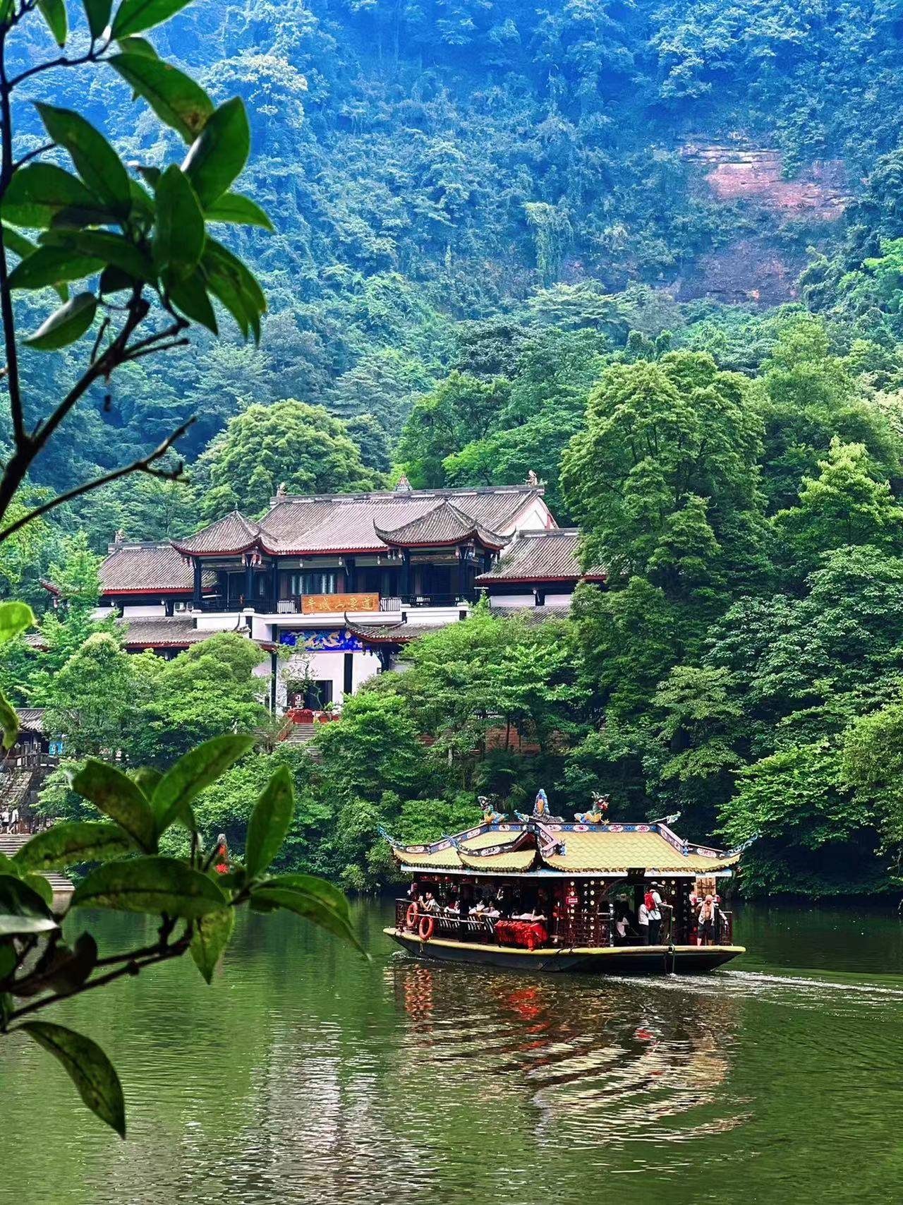 四川省九寨沟风景区旅游 (附必玩景区经典路线玩法)