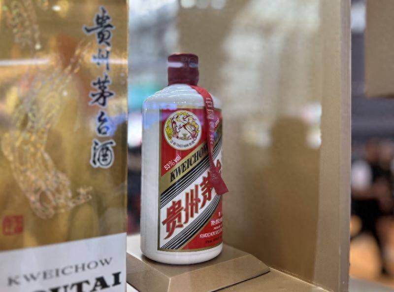 日赚2.64亿！财务杠杆降幅50%：茅台上半年坚挺“上位”｜要闻(图1)
