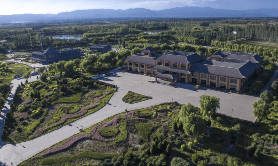 畅游宁夏·悦享生活 | 五一,去探寻银川贺兰山东麓葡萄酒庄的秘密吧