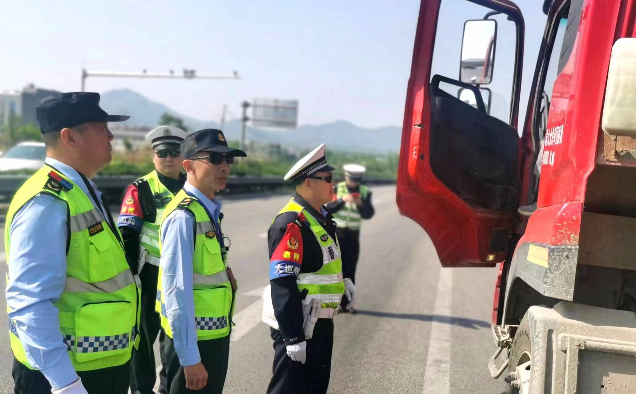 泰安市岱岳区交通运输行政执法大队开展五一期间集中联合执法行动