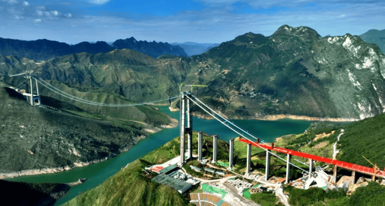 "纯贵州造"惊艳亮相!一座"世界级"悬索桥顺利合龙