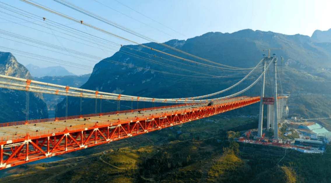"纯贵州造"惊艳亮相!一座"世界级"悬索桥顺利合龙