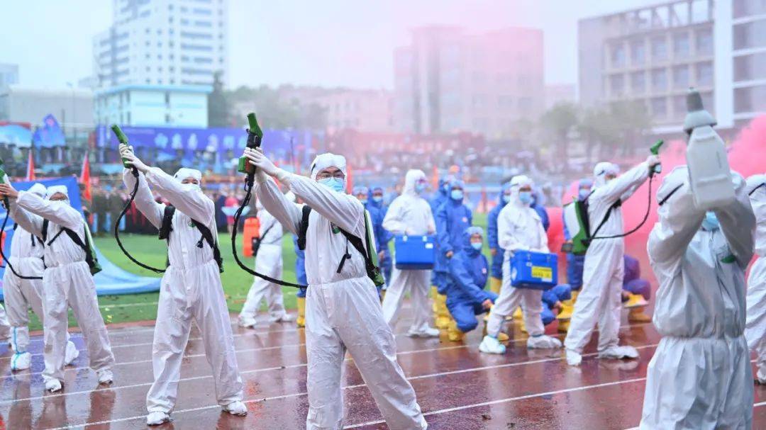 军大运动会雨中硬核开幕!