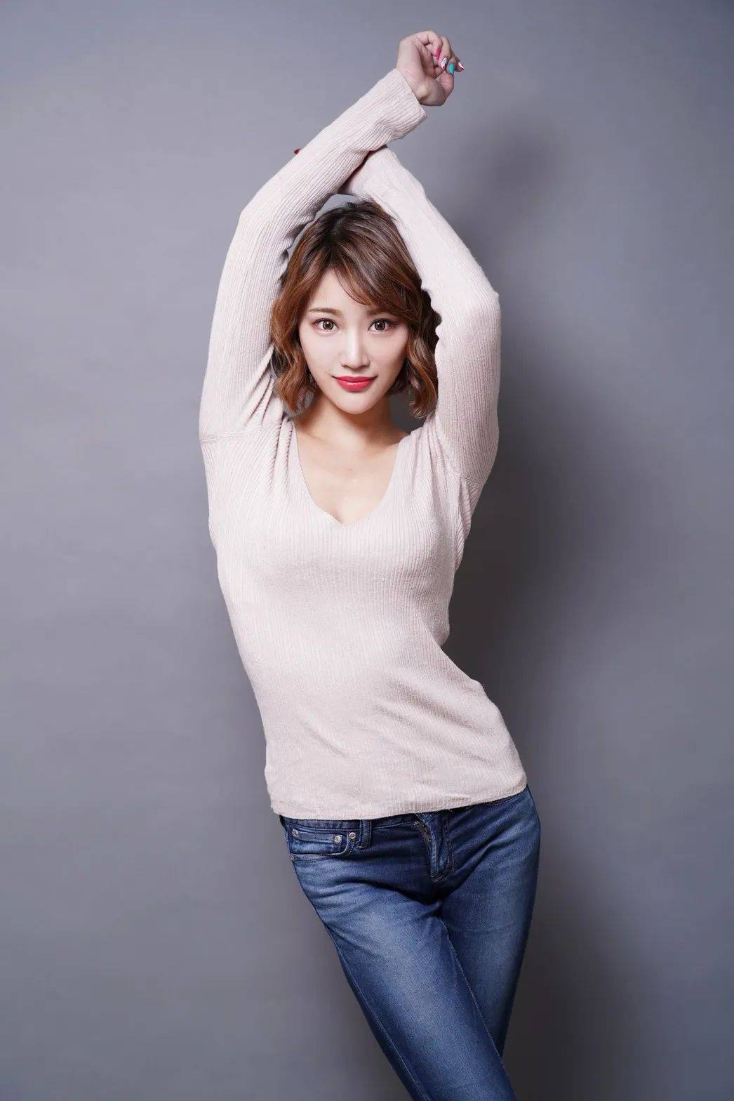 翻牌||九头身美女!超级大长腿!真顶不住