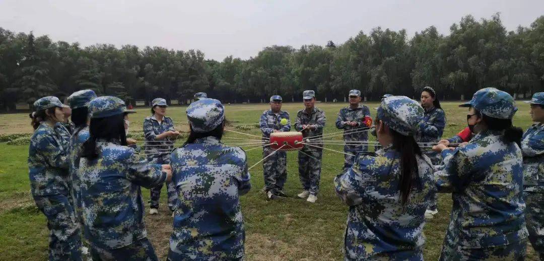 濮阳经开区濮上街道开展“乘星空体育APP风破浪 砥砺前行”五四青年节户外拓展训练(图3)