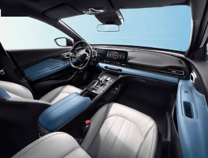 设计,但对装饰面板纹理进行了微调,车机系统全系标配carplay手机互联