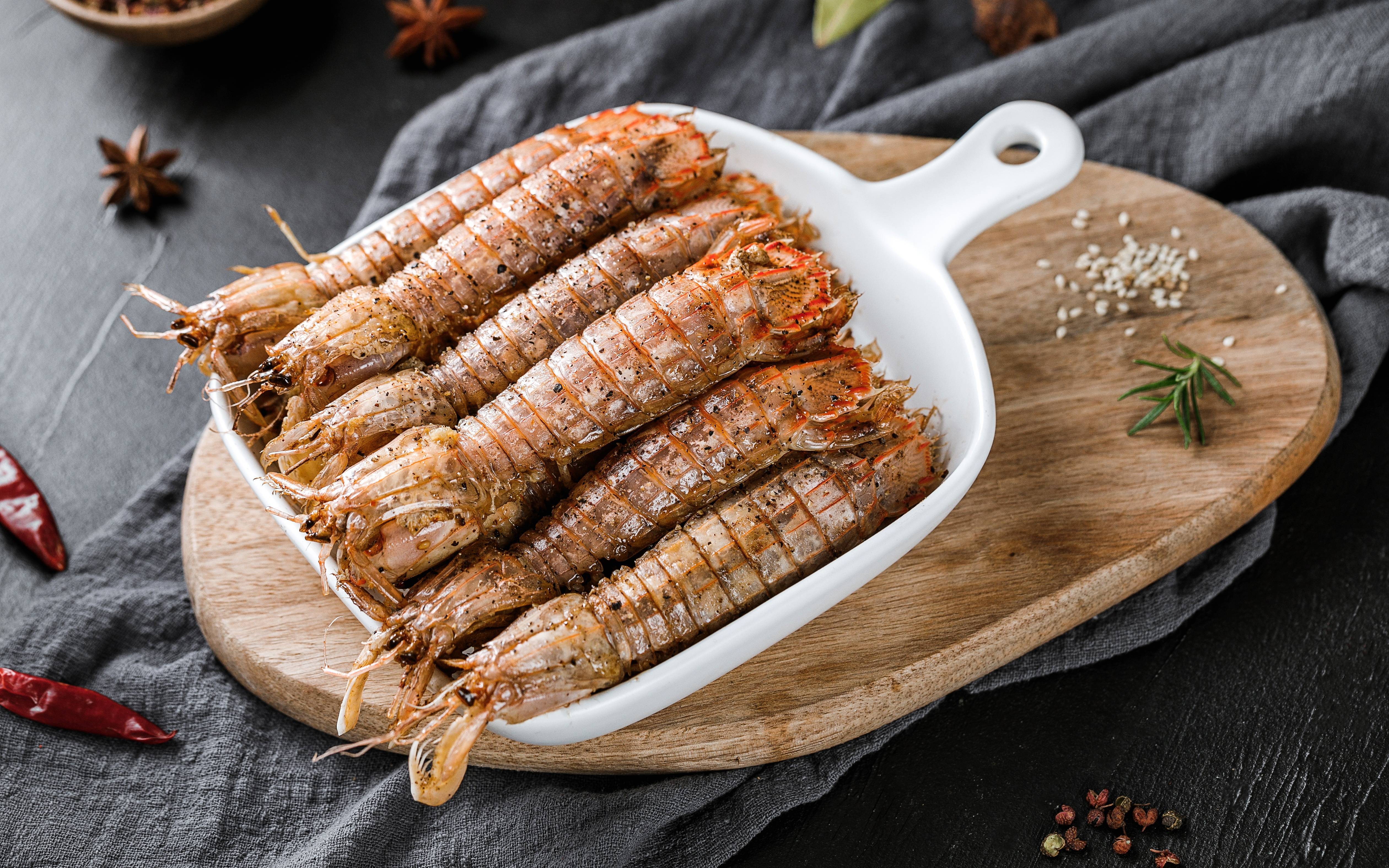 美食DIY丨放假怎能少了海鲜？椒盐皮皮虾吃起来