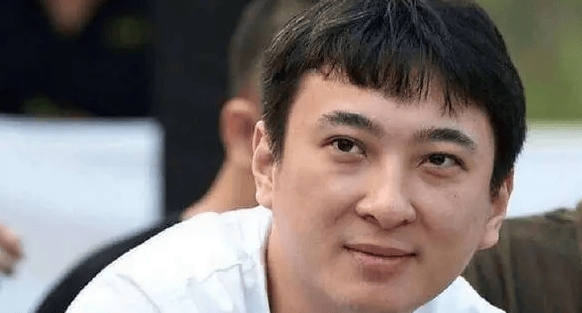 富豪豪横 王思聪五一游日本 脚踩4.5w名牌 与两火辣女