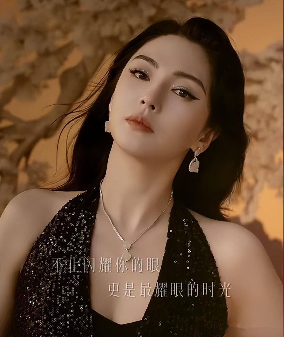 一线女明星另辟短视频新赛道,跨界代言引热议,网友:不如走红毯