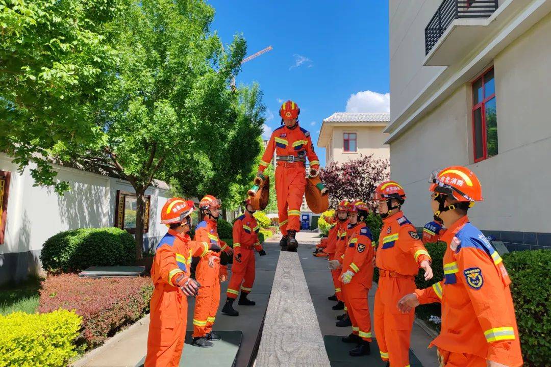 蓝朋友圈丨当"五四"遇见"消防"是火热青春的模样