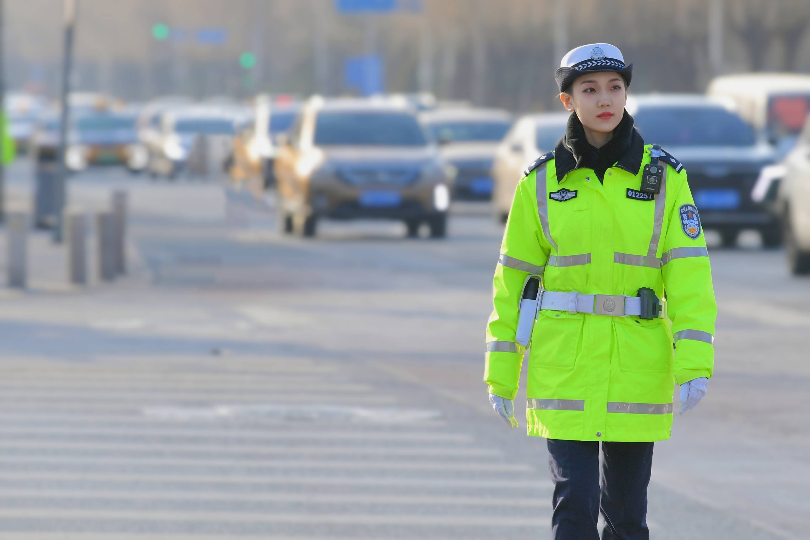 中国女交警服装图片