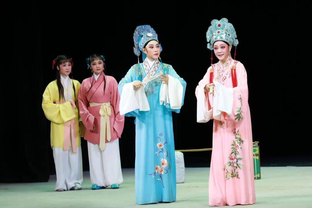 "风·范" | 纪念越剧宗师范瑞娟诞辰100周年系列演出《青衫·红袍》