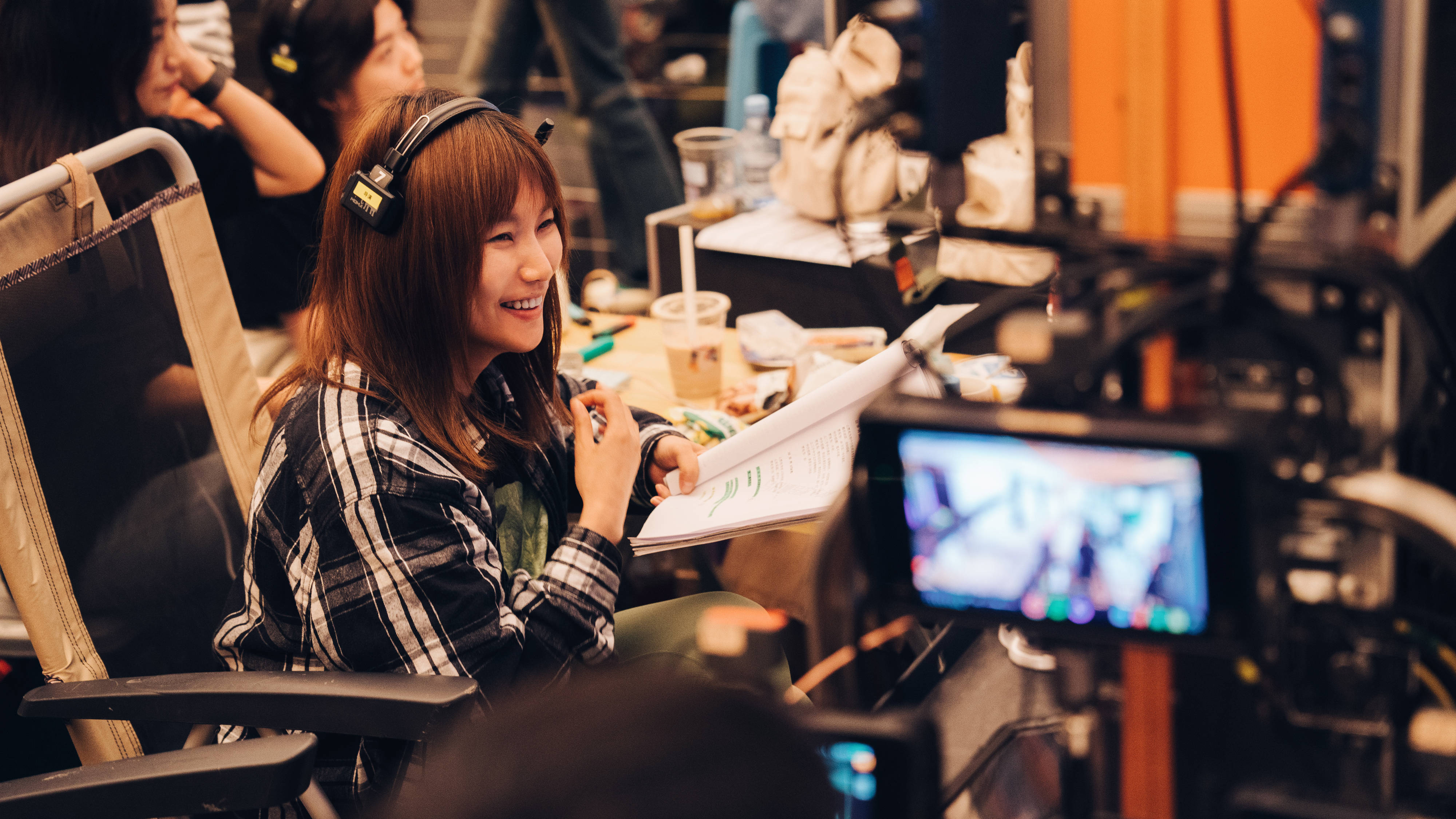 对话《末路狂花钱》导演乌日娜:生活太卷,东北喜剧给大家快乐