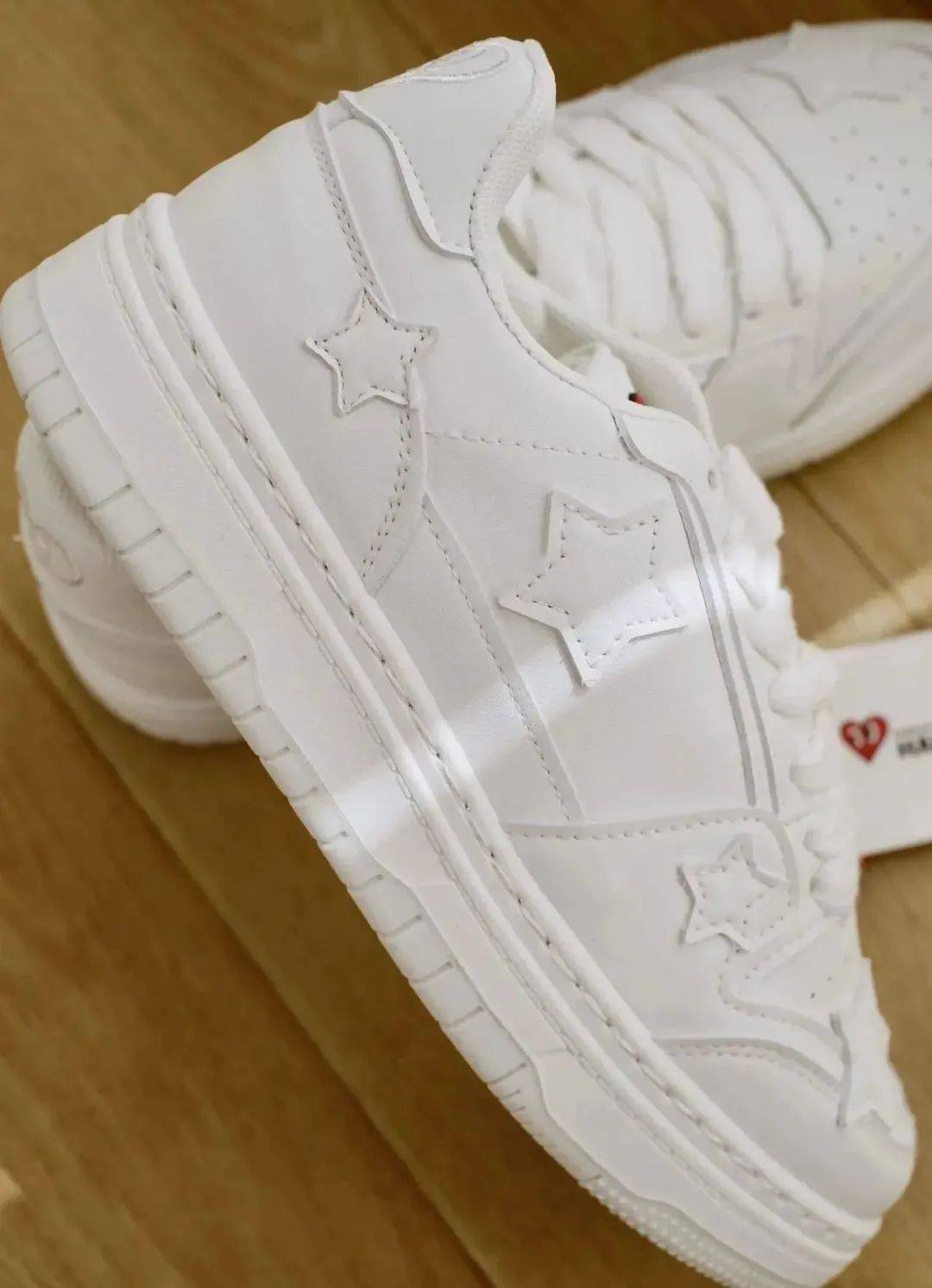 经典查尔斯小白鞋来啦!乳胶鞋垫 进口超纤皮,柔软透气