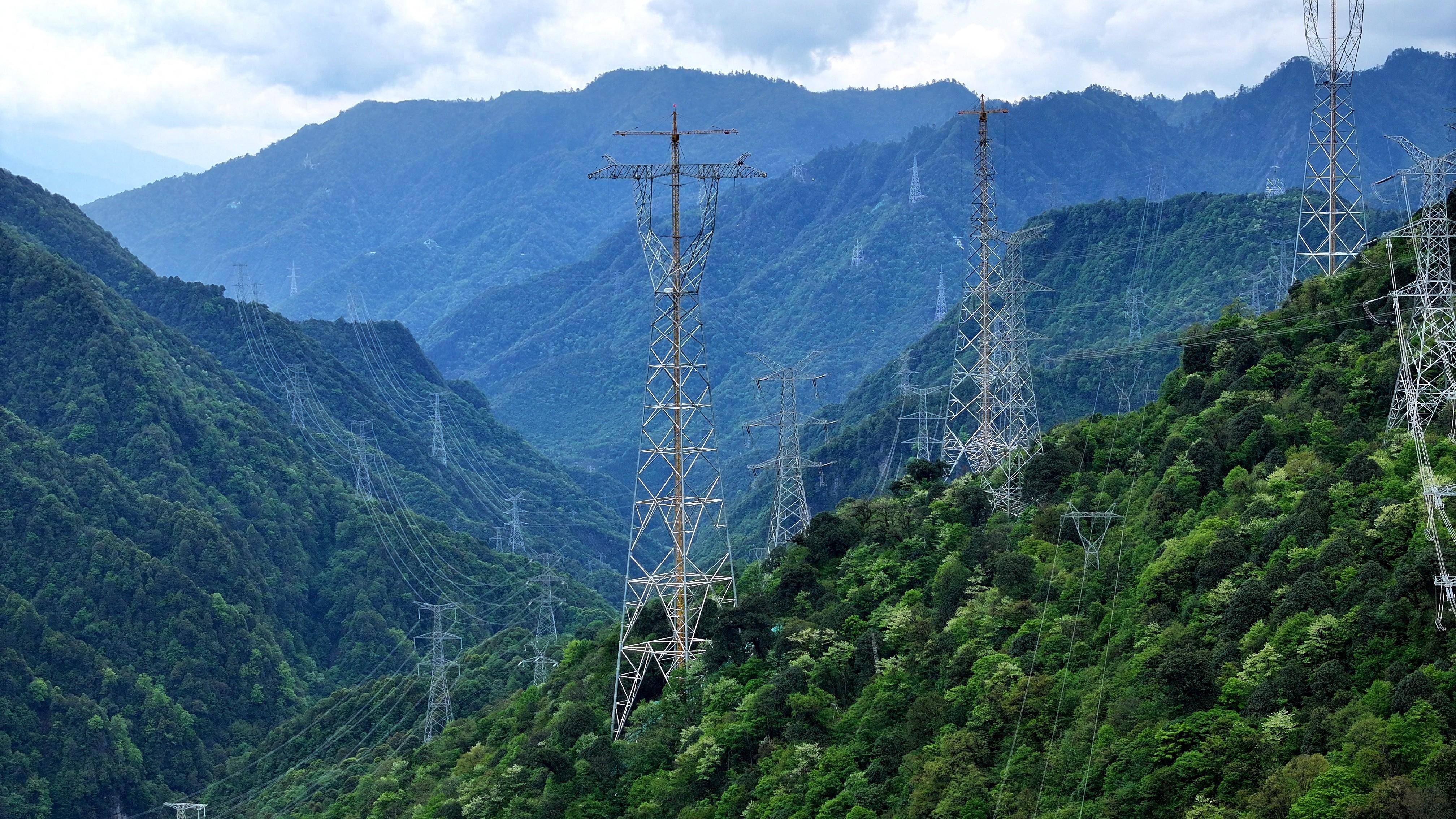 8米!四川最高输电铁塔组立完成