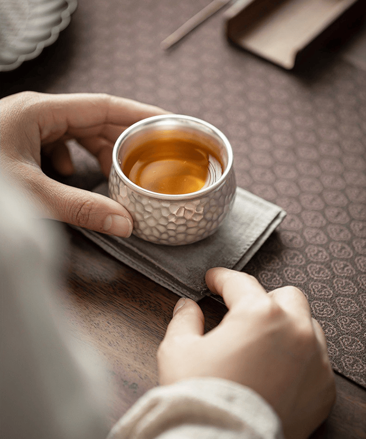 禅茶一味,一茶净心,喝的是茶,悟的是人生.