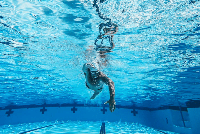 游泳这个伴随一生的救命技能,到底值得花多少钱学?