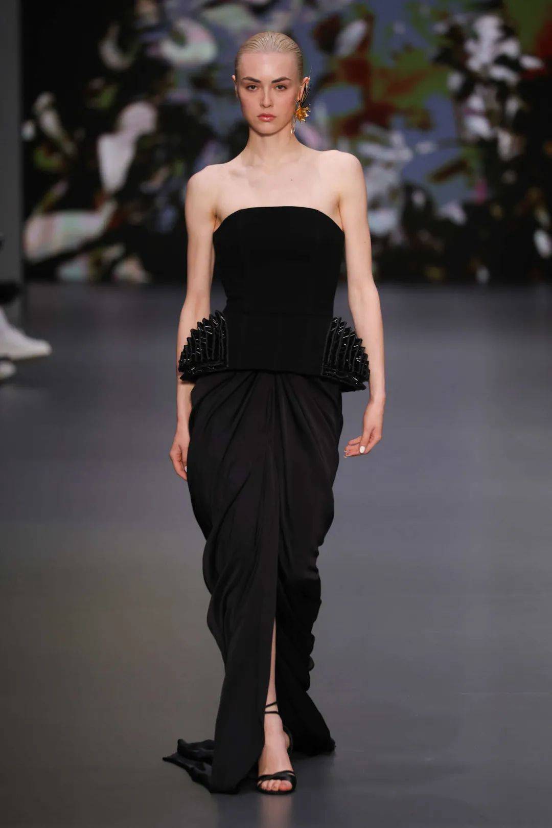 黑色婚纱如黑天鹅一般引人注目 | 不千篇一律的婚纱之美 sabel