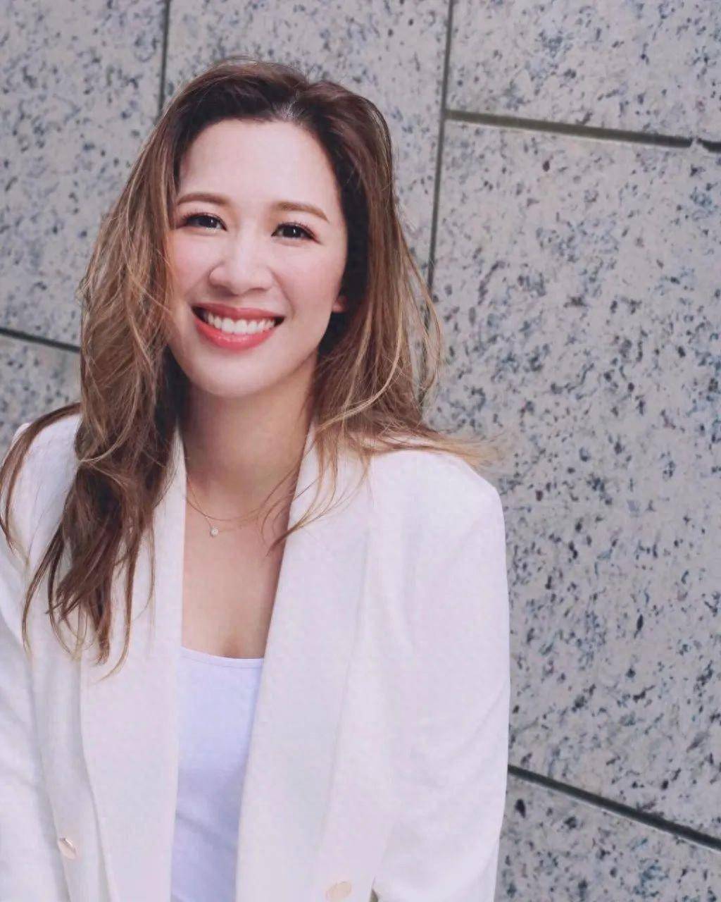 tvb女星离巢3年新动向曝光,曾跟袁伟豪拍拖,两人婚礼仅差五天