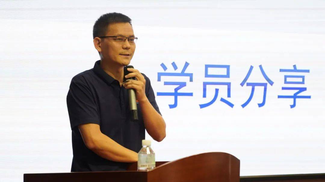 第一次作业的优秀学员分享自己的作业内容,邓礼同学的剩菜称重,黄恺