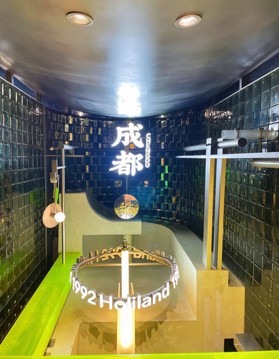 总的来说,四川瑶溪旅游区不仅仅是一个风景名胜地,更是一个集自然