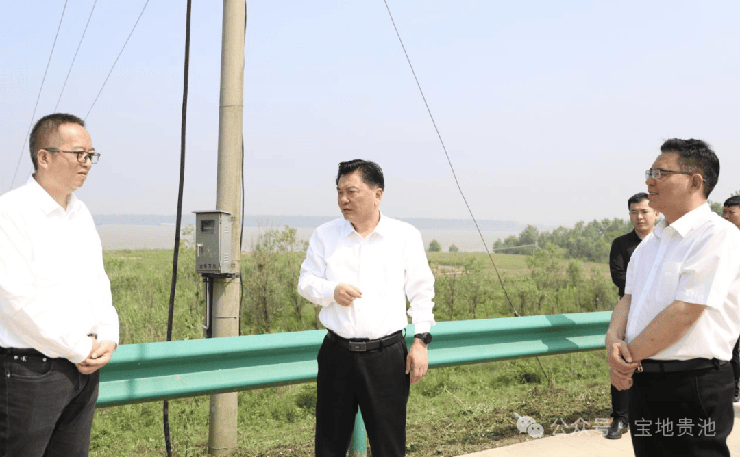 在位于秋江街道的安徽省大富大鳜水产有限公司,马胜利一行进基地,看