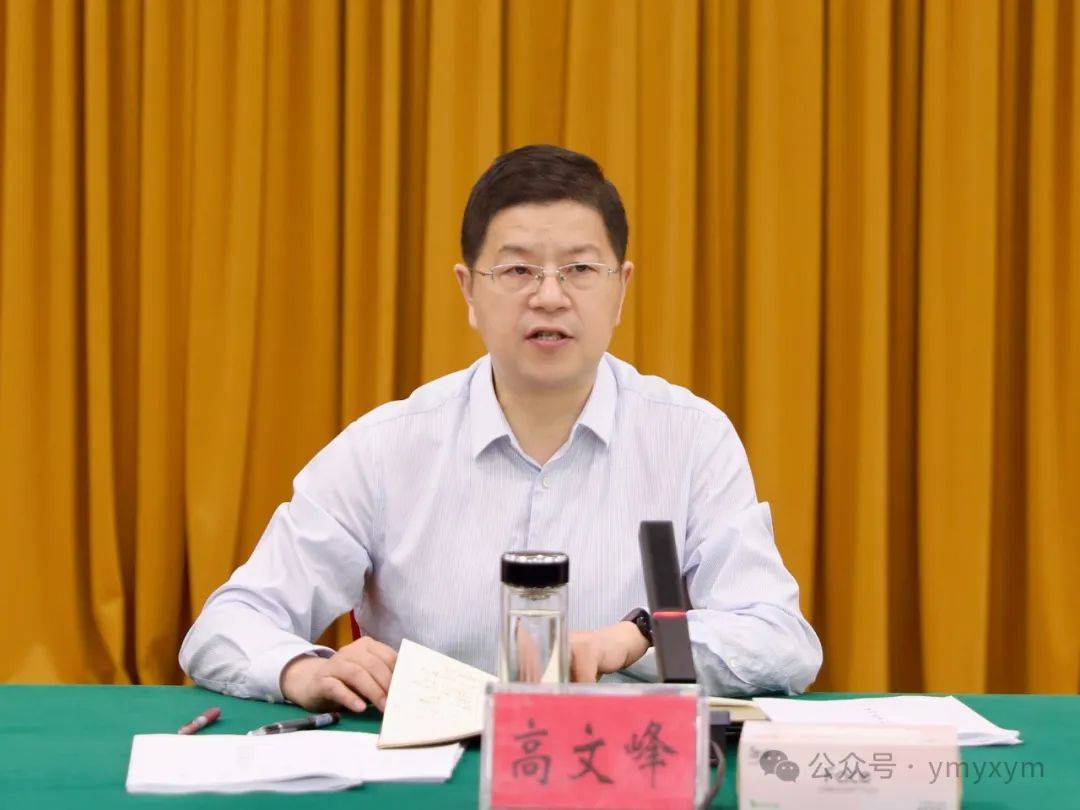 在听取30名年轻干部发言后,高文峰结合自身工作经历和云梦发展实际,与