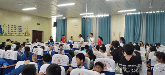 丰城市疾控中心进玉龙小学开展防溺水及急救知识宣传