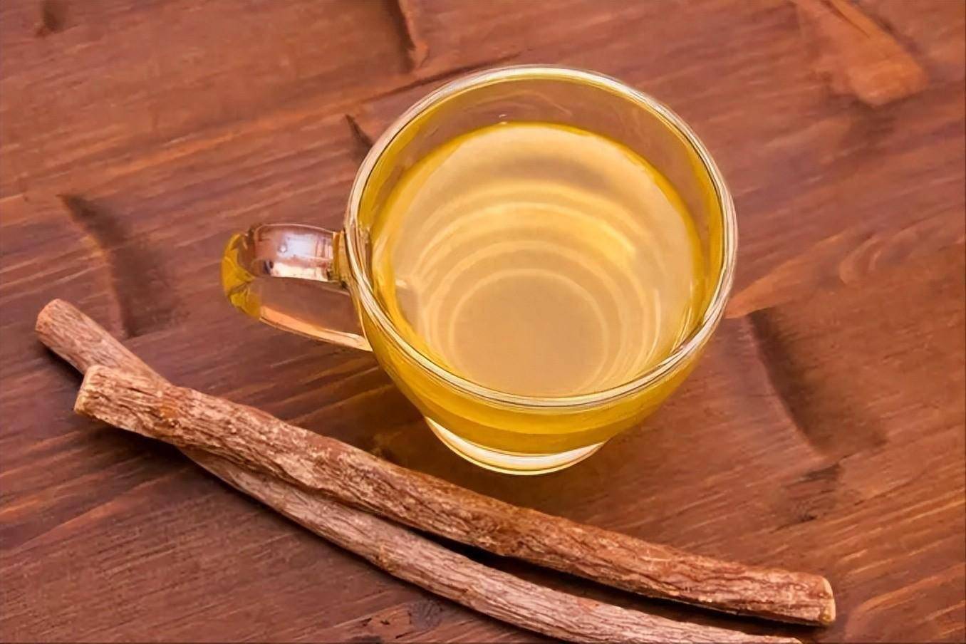 55岁大叔天天用甘草泡水喝,两年内未间断你,体检身体状况如何了